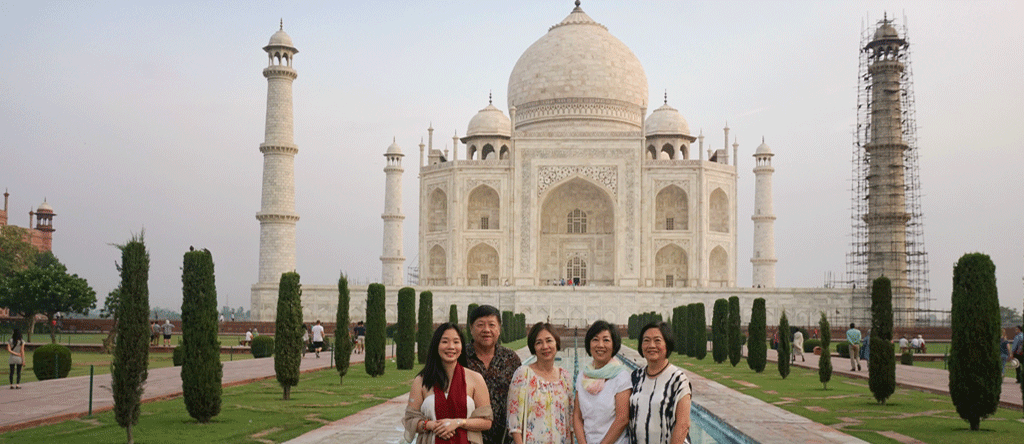 So and Valencia family at the Taj Mahal